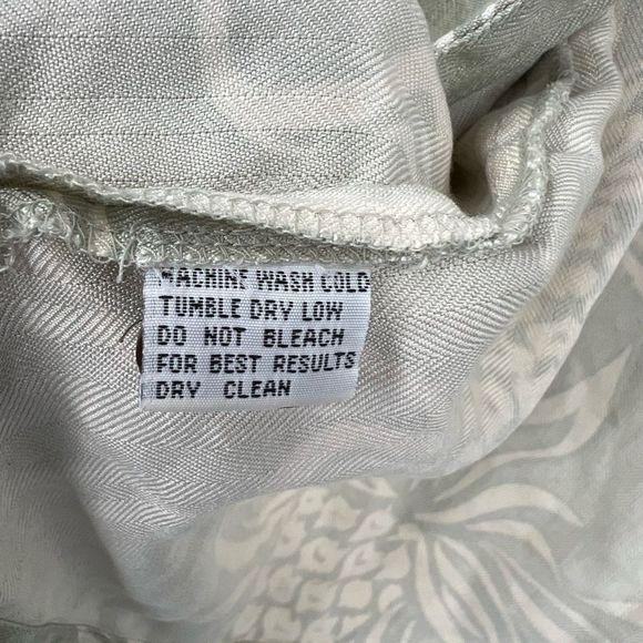 Tommy Bahama 100% Silk Pineapple Shirt - Picture 5 of 11